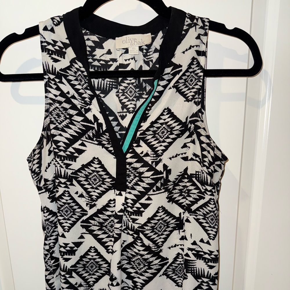 Olive & Oak Black and White Geometric Blouse